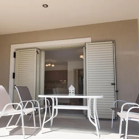 Aparthotel Bounatsa & 4*