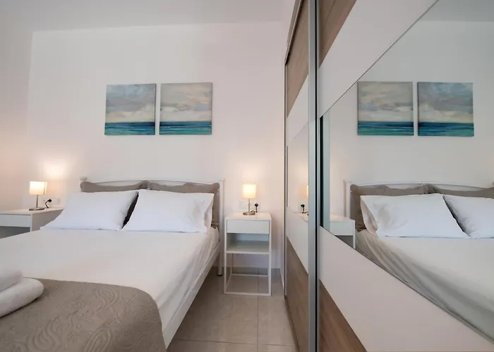 Aparthotel Bounatsa & 4*